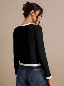 Poéselle 女款黑白拼色长袖饰金属纽扣前针织开衫，宽松优雅长袖羊毛针织开衫，短款长袖开衫，柔软保暖的针织上衣，小香风针织上衣，适合休闲、正式和优雅的场合，适合春秋季节