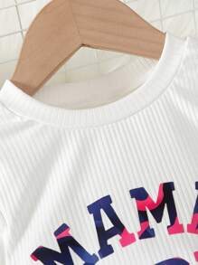 2 Stücke Set für kleine Mädchen mit modischem Buchstaben Muster, Rundhalsausschnitt, langärmeligem Oberteil und Camouflage-Cargohose mit Gürtel, Frühling und Herbst