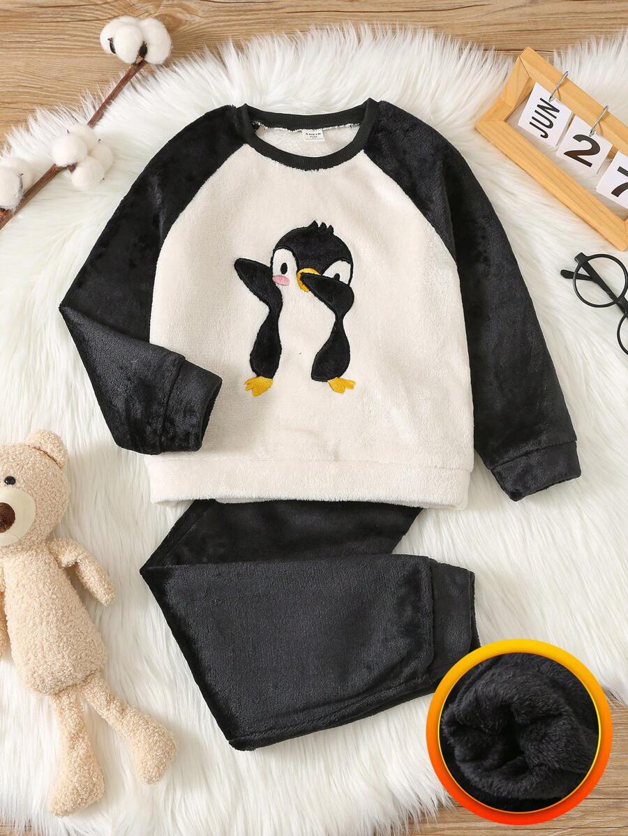 SHEIN Leap Crew 2 件装小男孩可爱企鹅刺绣拼色长袖上衣和法兰绒裤子双面睡衣套装，秋冬