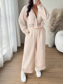 SHEIN Frenchy 大码休闲蕾丝拼布纹理雪纺衬衫和裤子套装 - 杏色 - 查看 4