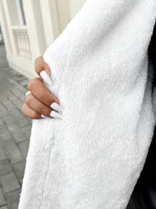 SHEIN Frenchy 大码 Barnfit、休闲毛绒、保暖、日常 PU 皮革面板毛绒饰边前翻领开襟夹克、秋冬、谷仓 - 黑與白 - 查看 8