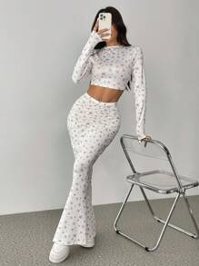 Flirla 2pcs Women's Round Neck Long Sleeve Allover Print Top And Skirt Casual Set