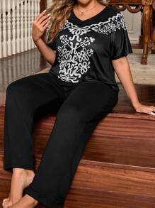 Plus Size Women's Floral Print V-Neck Short Sleeve Top And Pants Pajama Set