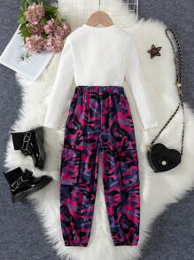 2 Stücke Set für kleine Mädchen mit modischem Buchstaben Muster, Rundhalsausschnitt, langärmeligem Oberteil und Camouflage-Cargohose mit Gürtel, Frühling und Herbst