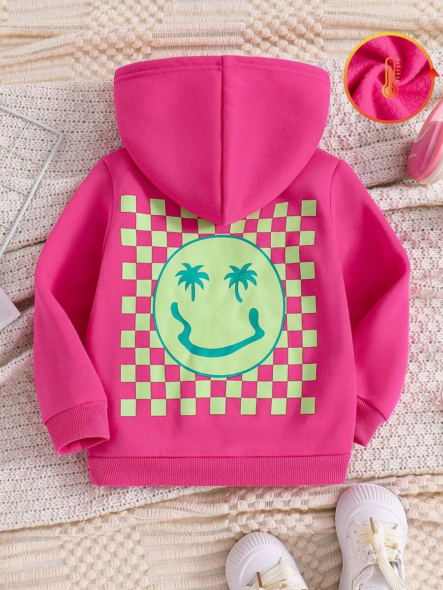 SHEIN 这款女童休闲连帽卫衣采用连帽设计，兼具休闲与运动感。卫衣正面设有一个实用的小袋，方便收纳小物件，同时也是一个装饰元素，增添视觉趣味。最引人注目的是前后印制的卡通人像图案，色彩鲜艳，表情生动可爱，展现了少女的纯真和积极乐观。印花图案可以与卫衣主色调形成对比或互补，营造出和谐的层次感视觉效果。配色方案充分考虑了少女的喜好和年龄特点，强调明亮欢快的色调，让她们穿着时更加自信快乐。适合日常休闲穿着、户外活动和家庭聚会。秋冬季节穿着。 - 玫紅色 - 查看 1