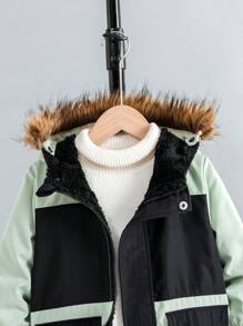 Young Boys Casual Sports Contrast Color Patchwork Flap Pockets Hooded Thick Mid-Length Jacket. The Thick Design Provides Excellent Warmth, Suitable For Cold Winters, And Suitable For Young Boys To Wear In Casual Sports Occasions. The Contrast Color Patchwork And Utility Pockets Design Make The Jacket More Unique And Personalized, And The Combination Of Hood Fur And Plush Lining Make The Whole Jacket More Fashionable And Sporty.