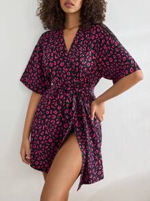AlbornozdecuelloenpVconfranjasdeanudarlacinturaconmangas cruzadas con estampado de leopardo
