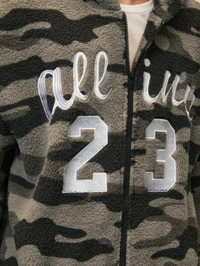 Grunge Punk Chaqueta con capucha con estampado de letras de camuflaje de invierno para hombre