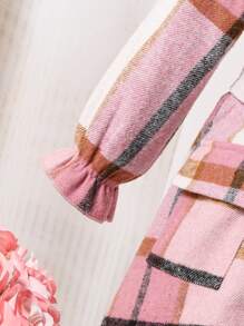 SHEIN Váy kẻ caro cho bé gái kèm mũ nồi, thiết kế vải kẻ caro len mềm mại và ấm áp, phù hợp cho mùa thu/đông. Với thiết kế thắt lưng giúp tôn lên phong cách tổng thể, giúp bé gái ấm áp và thời trang. Họa tiết kẻ caro cổ điển mang phong cách Anh, phù hợp để mặc hàng ngày, đi chơi hoặc tụ họp gia đình. Bảng màu nhẹ nhàng, phù hợp cho bé gái từ 4-7 tuổi, một món đồ không thể thiếu vừa ấm áp vừa thời trang. Mùa thu/đông - Nhiều màu - Xem 7