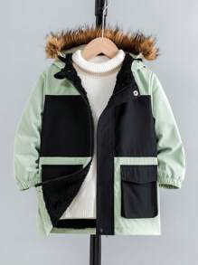 Young Boys Casual Sports Contrast Color Patchwork Flap Pockets Hooded Thick Mid-Length Jacket. The Thick Design Provides Excellent Warmth, Suitable For Cold Winters, And Suitable For Young Boys To Wear In Casual Sports Occasions. The Contrast Color Patchwork And Utility Pockets Design Make The Jacket More Unique And Personalized, And The Combination Of Hood Fur And Plush Lining Make The Whole Jacket More Fashionable And Sporty.