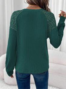 EMERY ROSE Damen lässiges Rundhals Langarm T-Shirt mit Lace Patchwork und strukturierter Waffel-Optik - Grün - Übersicht 2