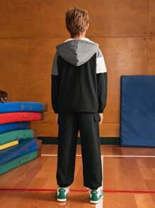 SHEIN 2 件套青少年男孩休闲撞色字母印花羊毛连帽衫和裤子 - 彩色 - 查看 2