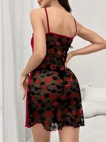 Camisón transparente con encaje y espalda descubierta en color contrastante