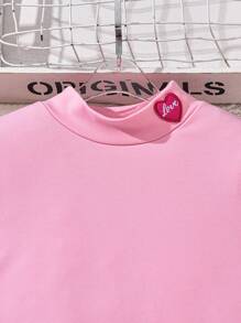 Camiseta rosa con estampado de corazones pequeños y pantalones cortos vaqueros con estampado de corazones rosas, conjunto informal de primavera y otoño para niña preadolescente - Rosa - Ver 4