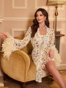 Slumberist Bộ 2 áo ngủ hai dây họa tiết hoa lưới trang trí lông vũ và áo choàng - Màu be - Xem 6