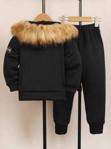 SHEIN Conjunto casual de 2 piezas: Chaqueta con capucha acolchada esponjosa y pantalones de cintura elástica para niño pequeño