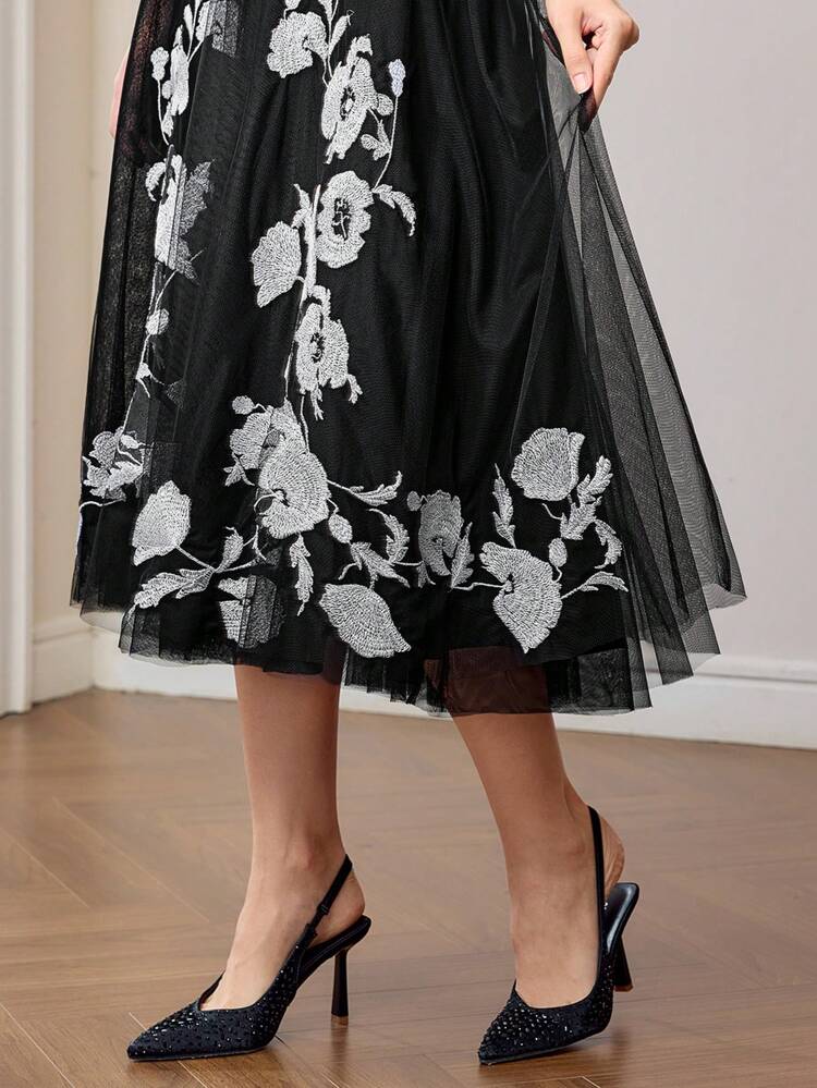 Jupe évasée en filet brodé sans ceinture