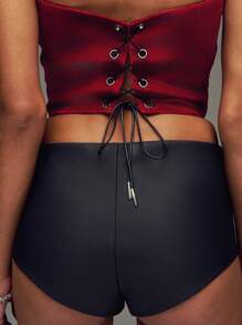 TypaGal Shorts cortos de mini PU con cremallera frontal decorados con tachuelas - Negro - Ver 2