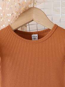 SHEIN 2pcs/Set Young Girls Christmas Ribbed T-Shirt And Cute Gingerbread House Print Suspender Skirt - Khaki - View 5