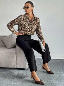 SHEIN Essnce Conjuntos de mujer Ropa de mujer Conjuntos de otoño para mujeres 2 piezas Blusa con botones y estampado de leopardo y conjunto de mono de tirantes de color liso Mono de camisola liso y conjunto de camisa con estampado de leopardo
