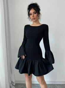 Selianne Gaun Elegan Wanita Warna Polos Hitam Leher Bulat Lengan Lonceng Panjang dengan Hiasan Ruffle di Bagian Bawah - Hitam - View 6
