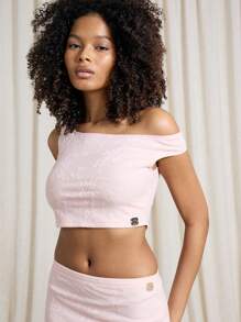 AiiRZ Conjunto a juego de dos piezas con top corto ajustado de cuello asimétrico de un hombro con textura transparente y falda maxi ajustada de tipo ajustado - Rosa - Ver 3