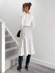 Chiquease 全新复古圆领长袖条纹拼接针织中长款毛衣女装 - 黑與白 - 查看 2