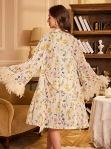 Slumberist Bộ 2 áo ngủ hai dây họa tiết hoa lưới trang trí lông vũ và áo choàng - Màu be - Xem 2