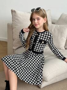 SHEIN Vestido informal de manga larga elegante y ajustado para la escuela con cuello redondo, decoración de botones y diseño de patchwork de pata de gallo para niñas preadolescentes, de vuelta a la escuela