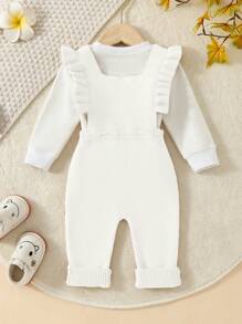 Mono con estampado de corazones lindos y ribete con volantes para niña bebé