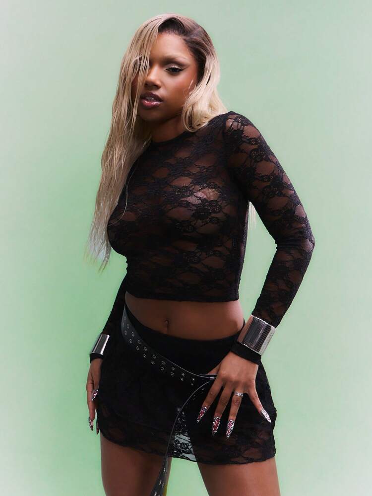 SUMWON WOMEN Music Festival Sheer Lace Up Back Fitted Crop Top