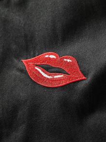 Manfinity VCAY Camisa de manga corta con bordado de labios rojos tejida para hombres de talla grande
