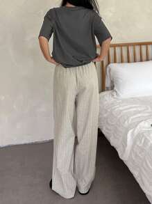 DAZY Bộ đồ ngủ, áo phông và quần kẻ sọc đơn giản - Màu xám đen - Xem 2