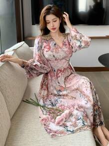 DAZY Vestido Médio Elegante de Manga Lanterna com Decote em V e Estampa Floral Completa para Mulheres, com Babados, Vestido Longo de Manga Comprida para o Outono, Vestido Longo Boho para Férias - Rosa chiclete - Visão 1
