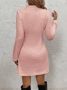 SHEIN Clasi Vestido de suéter corto de pelusa blanca con cuello alto, cierre delantero, bolsillo delantero, diseño ajustado para mujer, adecuado para otoño e invierno, elegante y de moda para usar en la calle