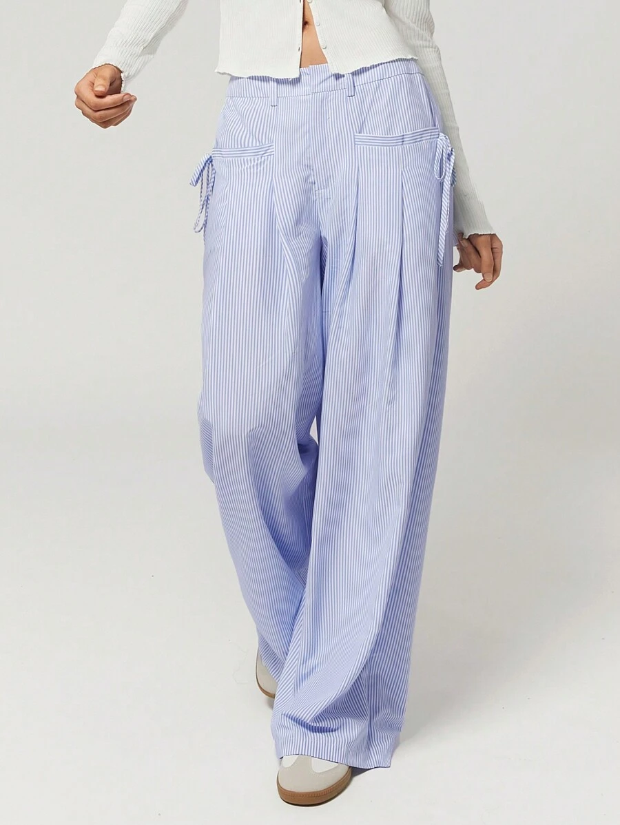 SHEIN EZwear Celana Kasual Longgar Bergaris Biru dan Putih dengan Pita Dasi Kupu-Kupu untuk Wanita - Blue and White - View 1