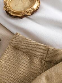 SHEIN Vintaside Kids 2 件套年轻女孩秋冬针织毛衣套头衫和弹力喇叭裤，花卉荷叶边白色百搭返校时尚休闲巴洛克风格标志性服装，适合居家、旅行、聚会、购物 - 卡其色 - 查看 6