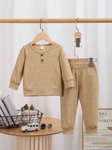 Cute Spring & Fall Casual Style Baby Boy Set - Pure Knitted T-Shirt + Comfortable Pants, Simple Yet Childlike. Crafted With Soft, Skin-Friendly Fabrics, The T-Shirt Showcases A Fresh Solid Color For A Classic, Versatile Look. Paired With Matching Or Contrast Color Pants, It Creates A Cute Casual Outfit For Everyday Wear. Stylish Silhouette Allows For Easy Movement And Appeal, Letting Your Little One Freely Run Under The Spring Sunlight And Enjoy The Carefree Childhood.