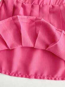 SHEIN 年轻女孩字母图案 T 恤和百褶裙