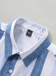 Manfinity Homme Set de 2 piezas de camisa de manga corta a rayas de color contrastante y pantalones cortos para hombres - Azul Marino - Ver 3