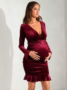 MaterniChic Vestido de embarazo sexy con escote profundo, fruncido y volantes en el bajo, vestido de embarazo ajustado, para fiestas - Burdeos - Ver 5