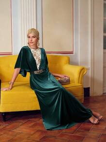 ZEYLAH VESTIDO LARGO CON PANEL DE MALLA CON LENTEJUELAS DE CONTRASTE, MANGA ABULLONADA DE VELLUDILLO - Verde - Ver 5