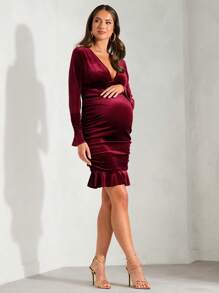 MaterniChic Vestido de embarazo sexy con escote profundo, fruncido y volantes en el bajo, vestido de embarazo ajustado, para fiestas - Burdeos - Ver 6