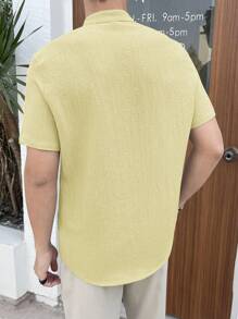 Manfinity BRENVOR 男士休闲纯色立领短袖衬衫 - 黃色 - 查看 2