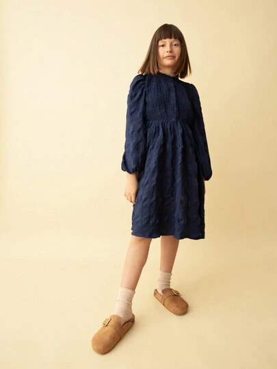 SHEIN Tween 女童休闲日常装蓝色褶皱荷叶边领泡泡袖喇叭下摆连衣裙，秋冬