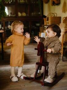 Vestido de suéter de punto de cable geométrico de diamante cálido y suave, color caqui, para niñas pequeñas, jersey holgado y casual de cuello alto para uso en exteriores y en casa