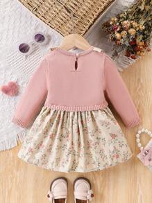 SHEIN Vintaside Kids 女宝宝时尚休闲荷叶边拼布针织连衣裙，秋冬。小碎花图案连衣裙经典优雅。针织面料柔软亲肤，适合婴幼儿娇嫩肌肤。蕾丝边饰精致，展现公主般的魅力。田园风格充满吸引力。适合与父母共度美好时光，适合参加聚会，适合户外活动，适合节日庆典。