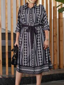 EMERY ROSE Vestito da vacanza con cintura, scollo a V, maniche lunghe e stampa integrale per taglie forti - Blu Navy - Visualizzare 1