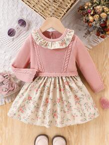 SHEIN Vintaside Kids 女宝宝时尚休闲荷叶边拼布针织连衣裙，秋冬。小碎花图案连衣裙经典优雅。针织面料柔软亲肤，适合婴幼儿娇嫩肌肤。蕾丝边饰精致，展现公主般的魅力。田园风格充满吸引力。适合与父母共度美好时光，适合参加聚会，适合户外活动，适合节日庆典。