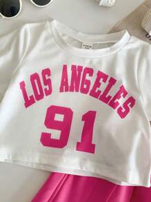 SHEIN 年轻女孩字母图案 T 恤和百褶裙